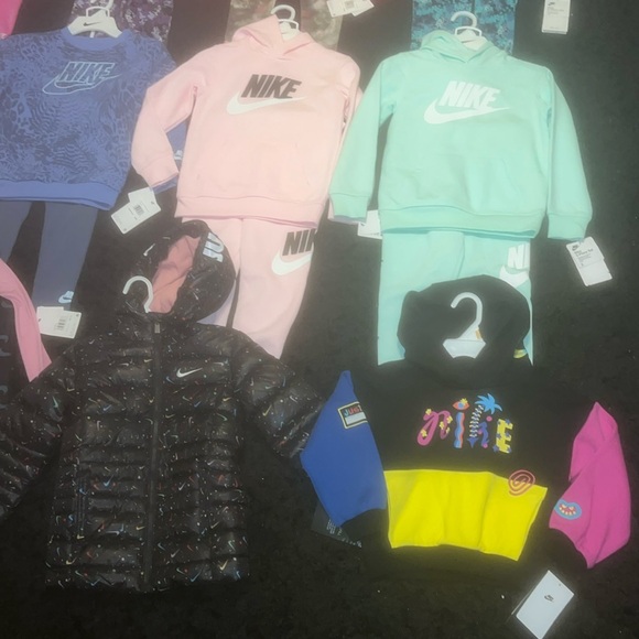 NWT Nike size 5 girls SOLD TODAY!!! - Picture 2 of 8